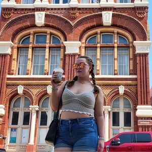 Meet your Posher, Becca